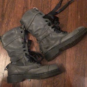 Dr. marten combat boots w floral lining